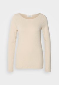 Lichtbeige top met lange mouwen, gemaakt van zachte, gestructureerde stof. Heeft een brede, ronde halslijn en aansluitende mouwen.