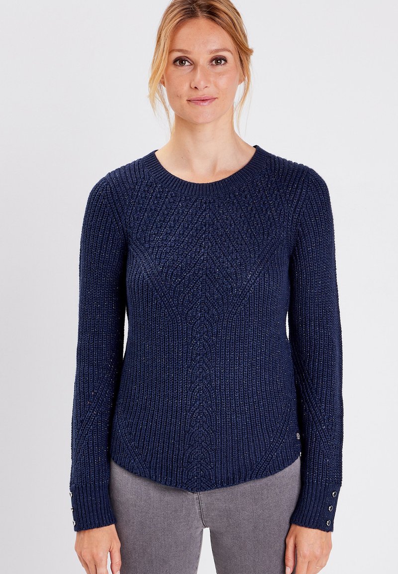 Marineblauer gestrickter Pullover mit einem strukturierten Muster, Rundhalsausschnitt, langen Ärmeln und Knopfakzenten an den Bündchen. Weicher Stoff.