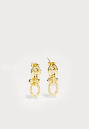 Złocone kolczyki z połączonymi owalnymi i okrągłymi kształtami, z dodatkowymi teksturowanymi elementami w formie liny oraz gładkimi, sferycznymi akcentami.