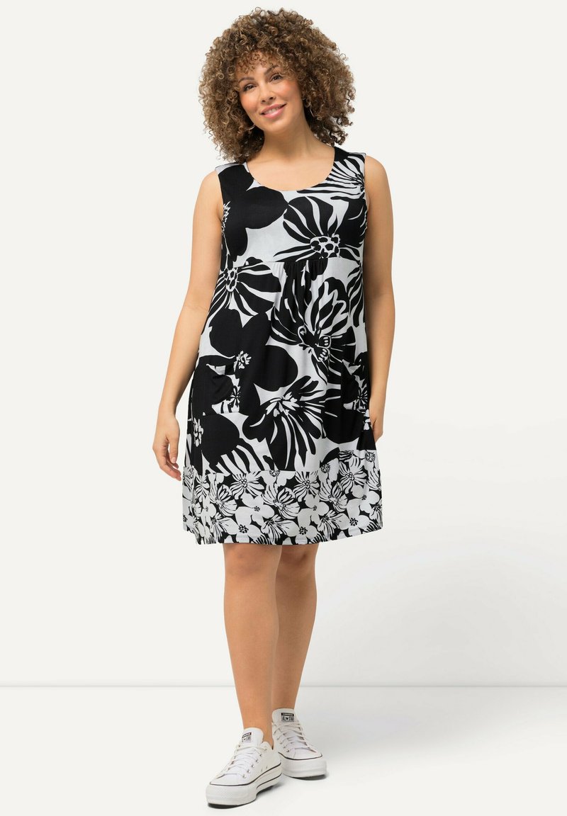 Ulla Popken MIXED FLOWER SLEEVELESS SWING - Trikoomekko - black