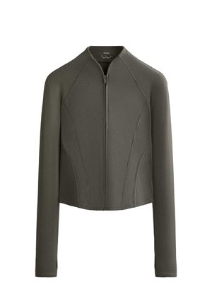 Giacca aderente verde oliva con maniche lunghe a costine, cerniera frontale e dettagli con cuciture curve sul torso.