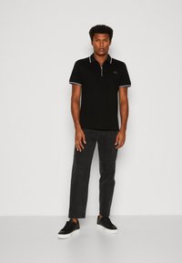 Antony Morato REGULAR FIT WITH RUBBER BADGE WITH METAL LOGO - Polosärk - black