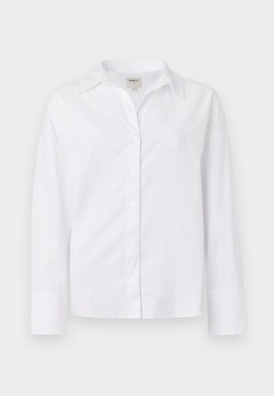 Hvid langærmet skjorte lavet af vævet bomuld. Har en kravehalsudskæring, knaplukning fortil og en afslappet pasform med let oversized ærmer.