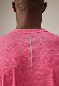 Next ACTIVE - REGULAR FIT - Camiseta básica - pink