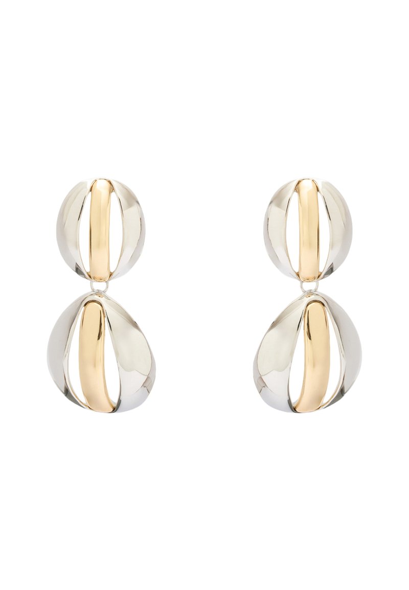 Srebrne i złote metalowe kolczyki z pustym, łzowatym kształtem, z elementami splatanymi ze sobą i wypolerowanym wykończeniem.