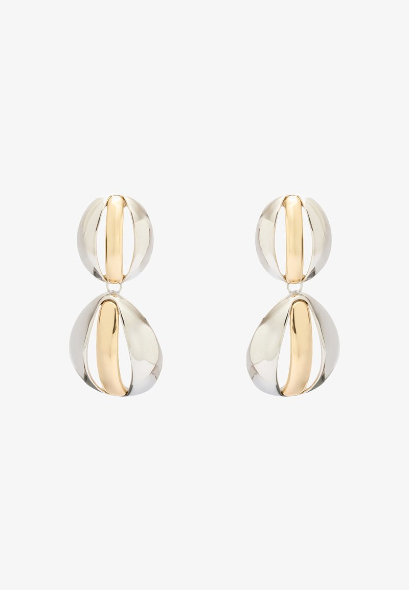 Silver- och guldörhängen med en ihålig, tårformad design som har sammanlänkade element och polerad yta.