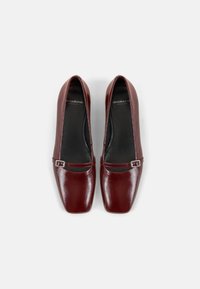 Vagabond Avokkaat - dark red