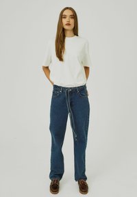 KENZIE  - Tiesaus kirpimo džinsai - medium blue denim