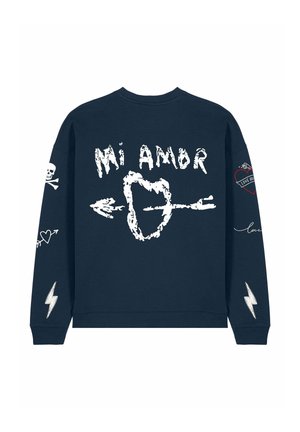 Marineblauwe sweatshirt met witte grafische tekst "Mi Amor" en ontwerpen, waaronder harten, pijlen en bliksemschichten op de mouwen. Gemaakt van katoen, relaxte pasvorm.
