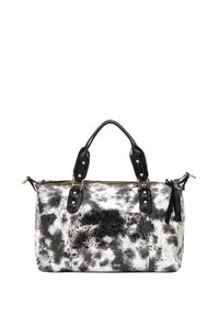Borsa bianca e nera con un motivo testurizzato a macchie, dettagli in pelle, doppi manici superiori e accessori e zip in oro a contrasto.