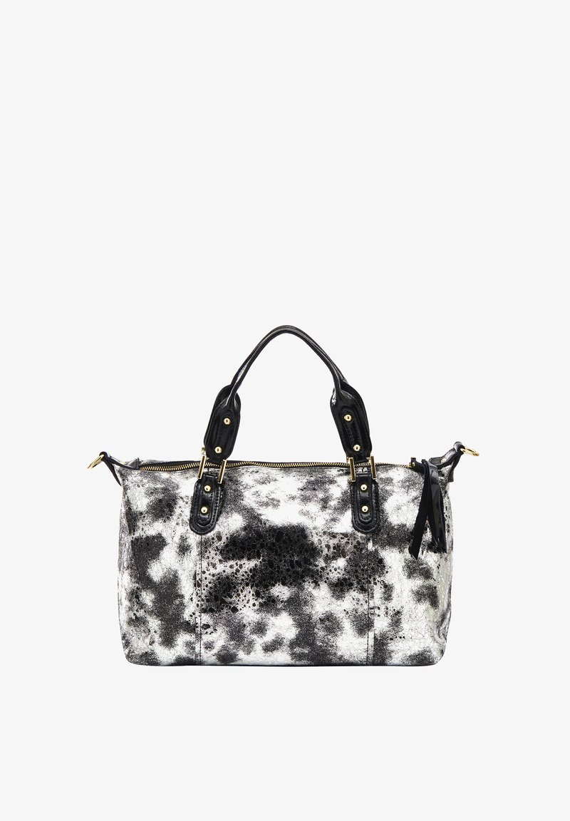 Fekete-fehér kézitáska texturált, foltos mintával, bőr kiegészítőkkel, dupla felső fogantyúkkal, és kontrasztos arany hardware-rel és cipzárakkal.