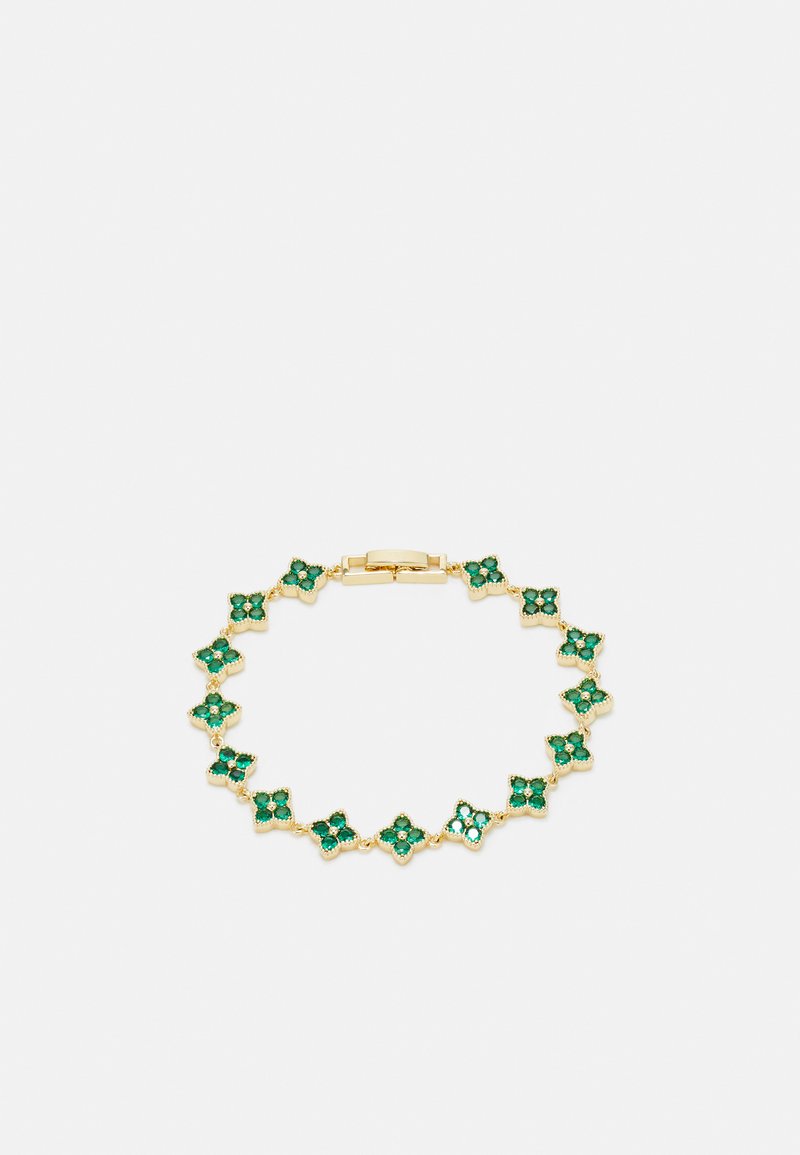 Guldbaserad armband med ovala länkar som har gröna ädelstenar som dekorationer, formade som små blommor, med ett säkert lås.