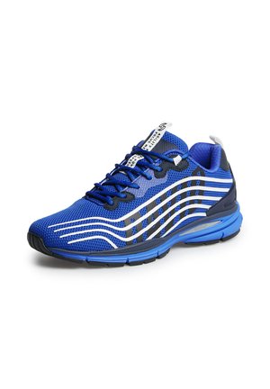Blauer Sportschuh mit schwarz-weißen Wellenmustern, Mesh-Obermaterial, schwarzen Schnürsenkeln, gepolstertem Kragen und dicker blau-schwarzer Sohle.