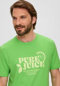 s.Oliver FRONTPRINT - T-shirt print - grün