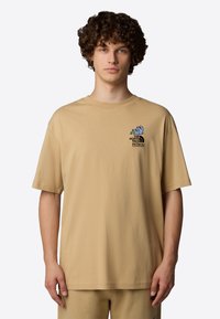 The North Face MOUNTAIN CLEANUP - Print T-shirt - khaki stone