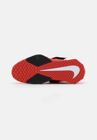Nike Performance SAVALEOS - Sapatilha de treino - chile red/white/black/magic ember