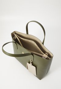 Tommy Hilfiger ICON SATCHEL - Pirkinių krepšys - huntsman green