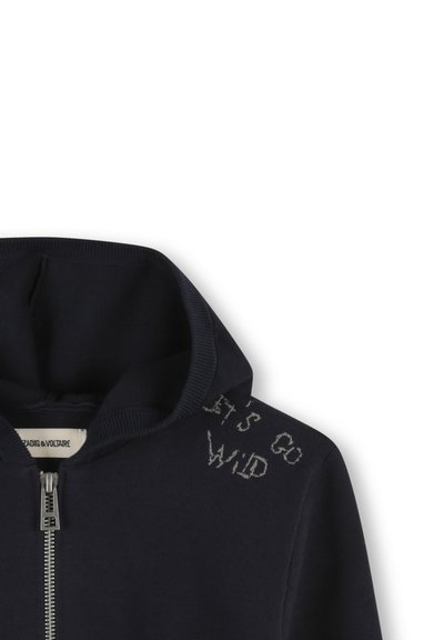 Sweat à capuche bleu marine avec fermeture éclair, bords côtelés et "ALLONS-Y FOU" brodé près de l'épaule.