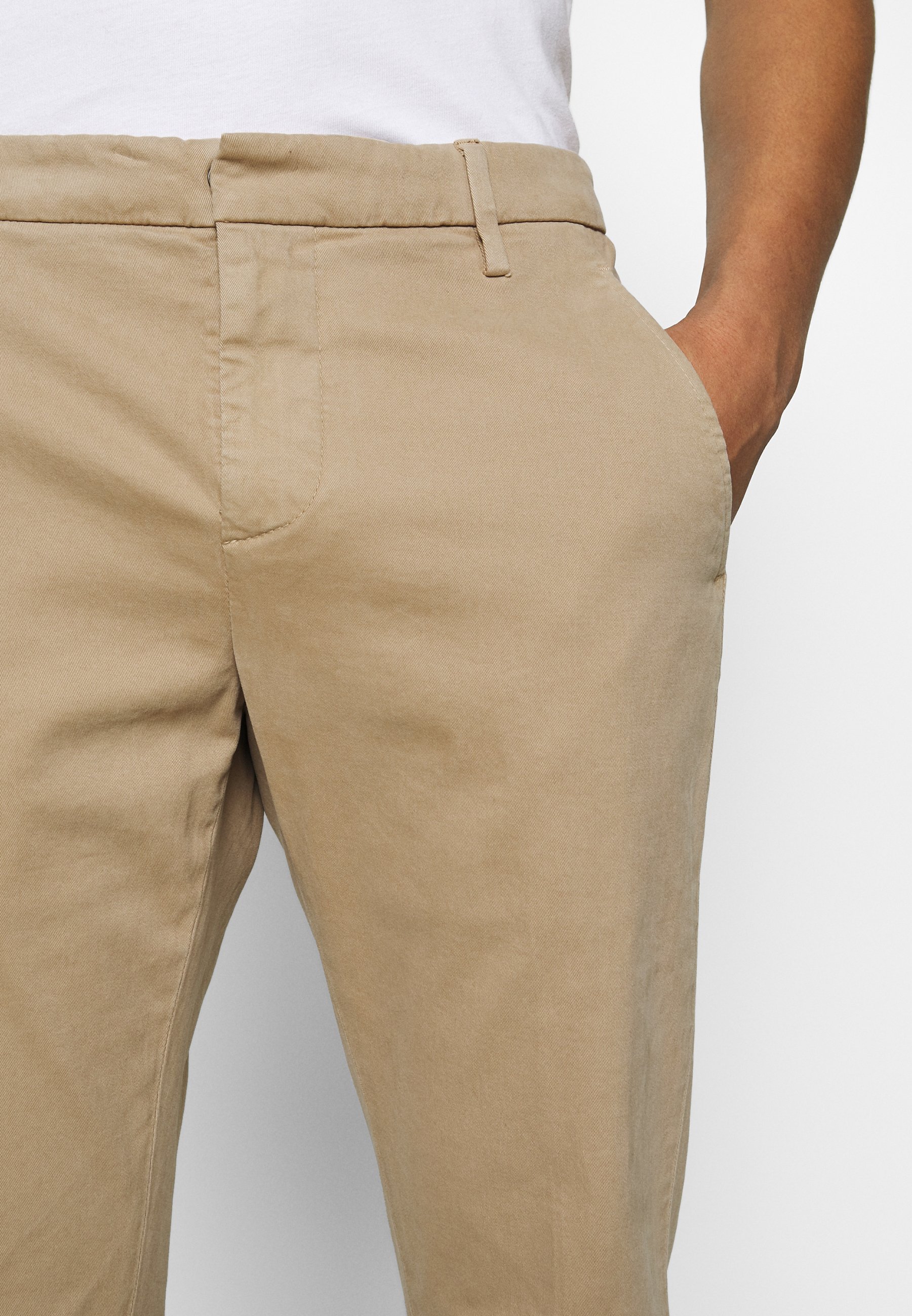 Dondup PANTALONE GAUBERT Chinos beige Zalando.no Brown COMPILATION PANTS Versace Chinos - Herreklær er billig