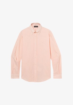 Overhemd met lange mouwen en knopen, met perzik- en witte verticale strepen, puntige kraag en knoopmanchetten, plat liggend op een witte achtergrond.