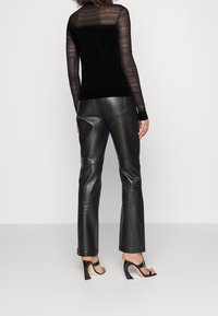 KARL LAGERFELD Sweter