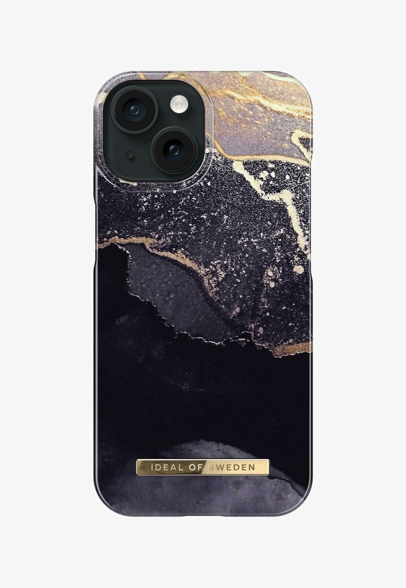 Funda de teléfono con un diseño de mármol en negro, dorado y gris con una textura brillante. Placa de metal con la marca en la parte inferior que dice "IDEAL OF SWEDEN."