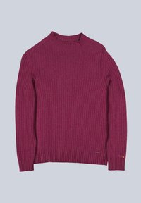 Eng anliegender, gerippter Pullover in dunkler Beerentönung; hoher Ausschnitt, lange Ärmel, mit dezenten Nahtdetails und einem kleinen Logoakzent nahe dem Saum.