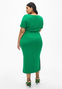 Zizzi SCHMAL GESCHNITTENER MIDI - Ozko oprijeto krilo - jolly green