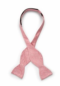 Vaaleanpunainen silkkinauhapanta, jossa on röyhelöinen paisley-kuvio. Suunniteltu säädettäväksi, ja siinä on terävät päät klassista ilmettä varten.