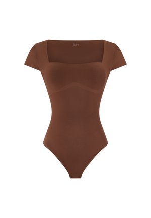 Body marrón de manga corta, sin costuras, con escote cuadrado y cierres de presión en la entrepierna, mostrado sobre un fondo blanco.
