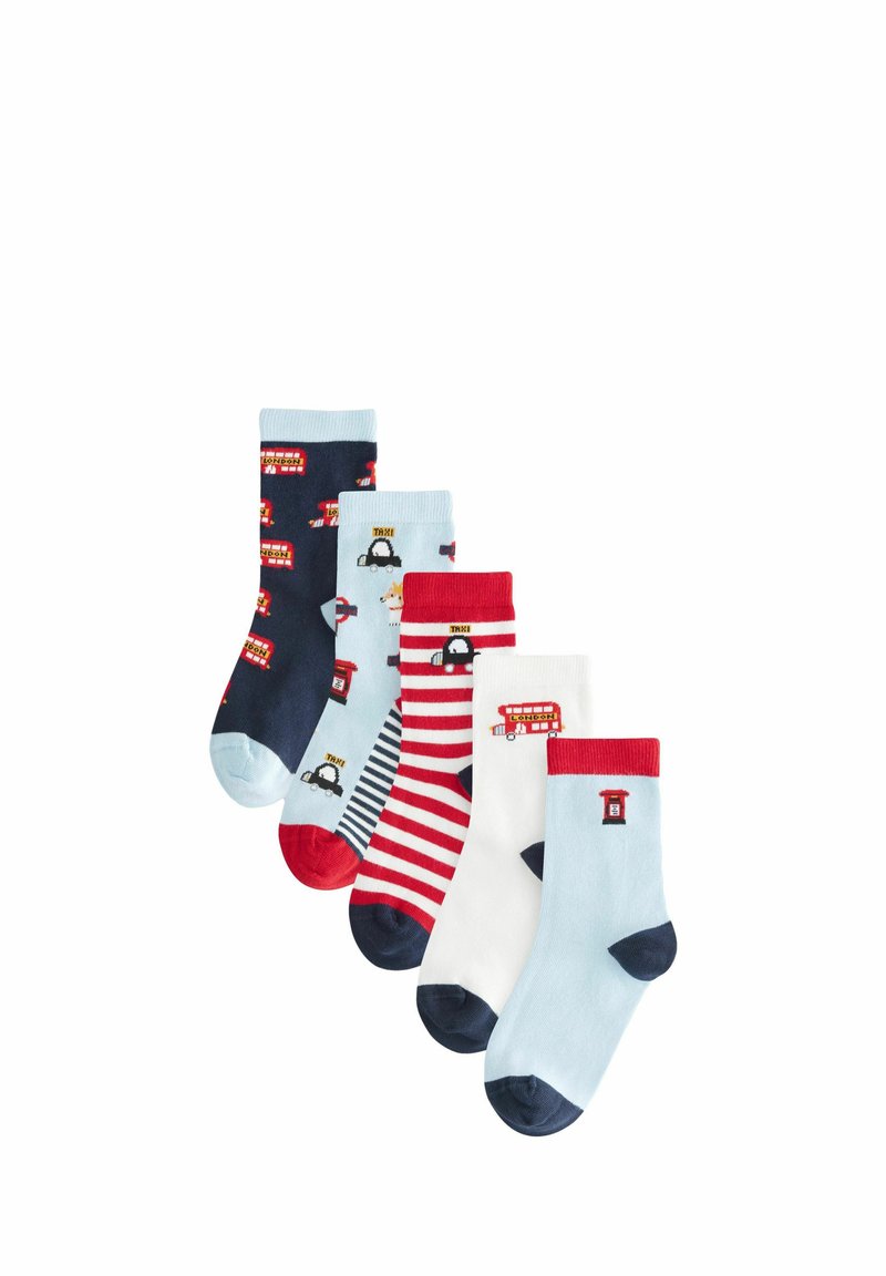 Fünf Paare Baumwollsocken mit verspielten Designs: navy mit Fahrzeugen, hellblau mit Mustern, rot-weiße Streifen und einfarbige Farben.