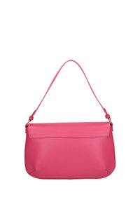 Borsa a tracolla in pelle rosa con una texture liscia, forma rettangolare e un'unica fascia. Presenta un design semplice senza aggiunte decorative.