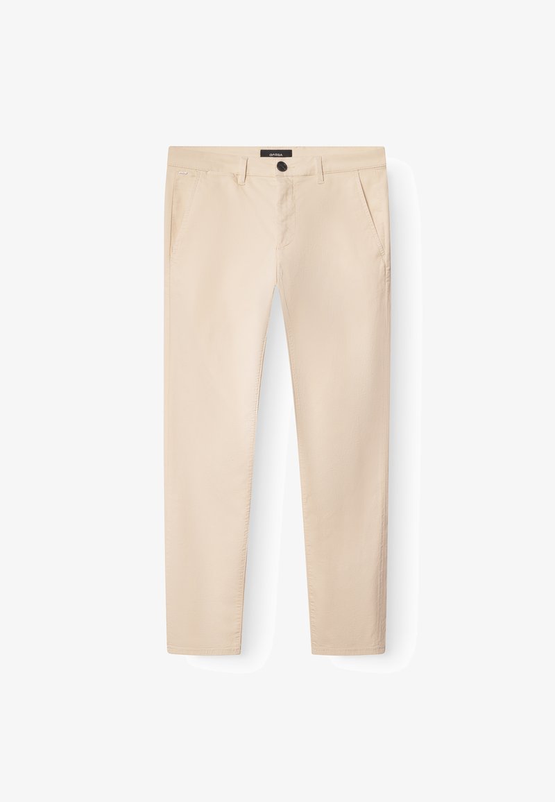 Pantaloni beige in cotone dal taglio slim, con tasche frontali, chiusura con bottoni e tessuto leggermente strutturato. Nessun motivo o dettaglio aggiuntivo.