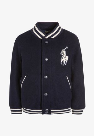 Marinblå ull varsityjacka med vitrandig ribbad krage och ärmslut. Har en vit broderad hästlogotyp och tryckknappsstängning.