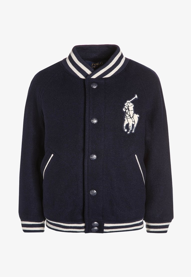 Marinblå ull varsityjacka med vitrandig ribbad krage och ärmslut. Har en vit broderad hästlogotyp och tryckknappsstängning.