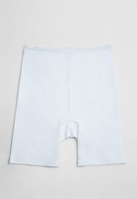 Pantalones cortos de algodón blanco con cinturilla con volantes, de longitud media en el muslo, que cuentan con un diseño de entrepierna abierta y una textura suave.