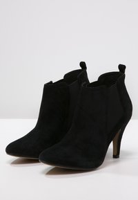 Pier One Botines de tacón - black