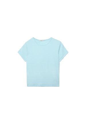 T-shirt court bleu clair à manches courtes et col rond, avec un ourlet droit, posé à plat sur un fond blanc.