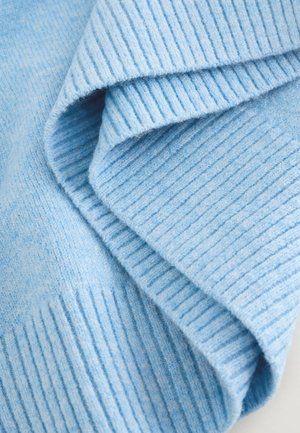 Helle blaue gerippte Stoff, weiche Textur, gefaltet, um die kontrastierenden Muster der vertikalen Rippungen zu zeigen.