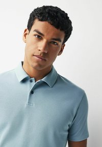 Next REGULAR FIT - Polosärk - light blue