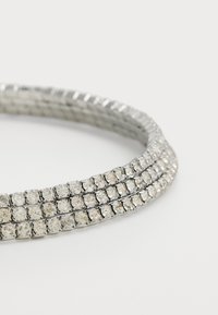 Pieces PCBILA CHOKER NECKLACE - Verižica - silver-coloured