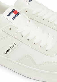 Tommy Jeans RETRO CUPSOLE - Zapatillas - ecru