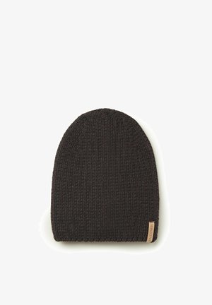 Sort tekstureret strikket beanie med et lille Falconeri-mærke i den nederste kant, vist på en hvid baggrund.
