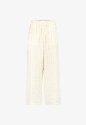 Szerokie kremowe spodnie z elastycznym paskiem w talii i teksturowanym falistym wzorem, z delikatnymi fałdami z przodu i bocznymi kieszeniami.