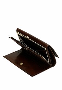 Portafoglio in pelle marrone con chiusura metallica, dotato di molteplici scomparti e una superficie liscia. Il design aperto rivela le tasche interne.