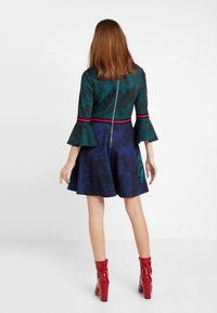 Ted Baker Žerzejové šaty - dark blue