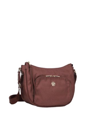 Borsa a mano bordeaux con superficie texturizzata, hardware dorato, tasca frontale con zip e tracolla regolabile. Accento con logo ovale sulla parte anteriore.