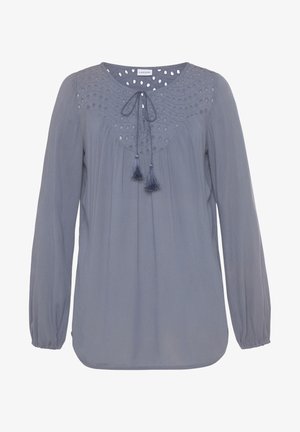 Helleblaue Langarmbluse mit rundem Ausschnitt, versehen mit dekorativen Ösen und Quastenbändern vorne. Aus leichtem Stoff gefertigt.