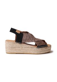 Sandal sa klinom s pletenim gornjim dijelom u crnoj i smeđoj boji, platformom od espadrile s užetom i glatkim kožnim detaljima. Dizajn s otvorenom petom.