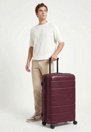 Redolz, ESSENTIALS 11 4 ROLLEN TROLLEY 76 CM MIT DEHNFALTE UNISEX - Trolley - burgundy